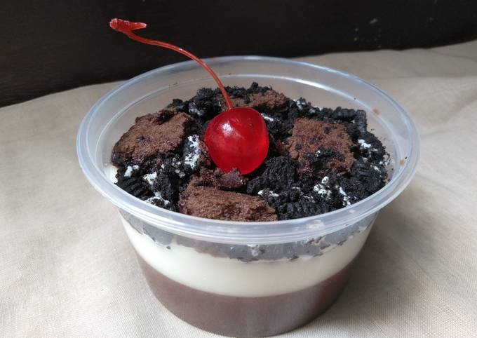 Resep Puding Oreo Blackforest Dessert Simple Buka Puasa Oleh Thanz Kitchen Cookpad