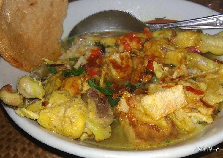 Soto ayam kuah kuning