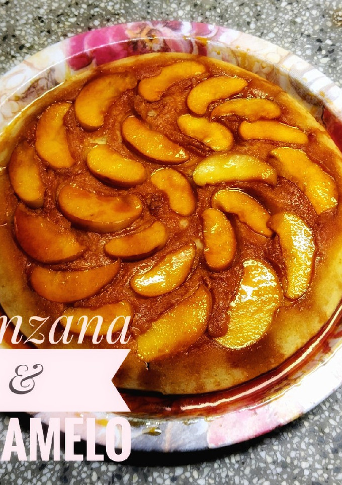 Una foto de Tarta invertida de Manzana & Caramelo 🍎🍬