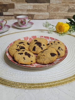 Una foto de Galletitas de castaña de cajú y chocolate