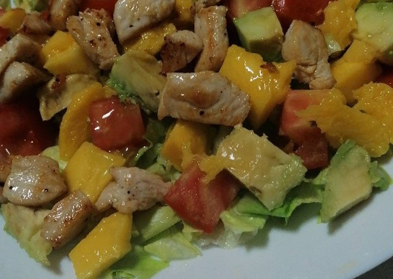 Ensalada de pollo y mango