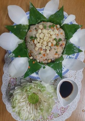 Hình của món Cơm hấp lá sen.
