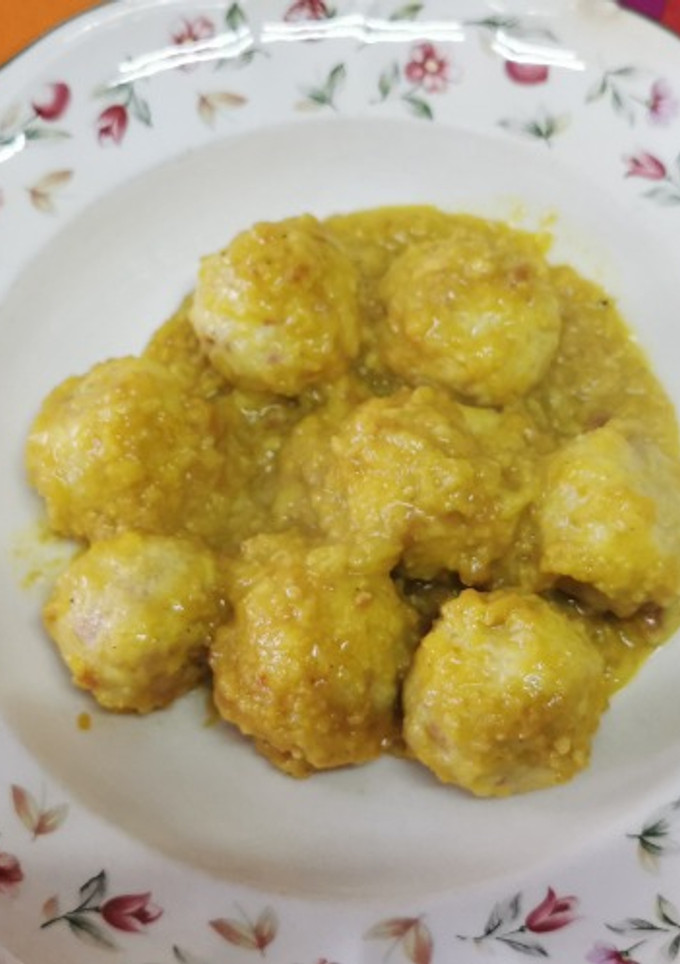 Una foto de Albóndigas de pollo y jamón con salsa de almendras. Thermomix