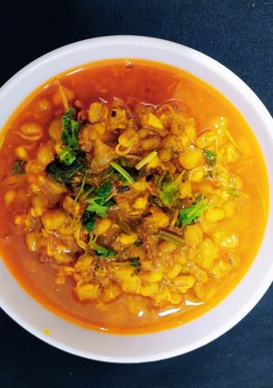 ફણગાવેલા મિક્સ કઠોળ નું શાક(Mix sprouts sabji recipe in Gujarati) રેસીપી મુખ્ય ફોટો