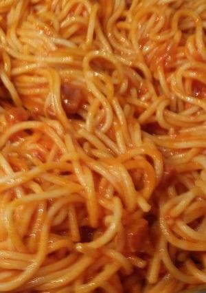 Una foto de Espaguettis con Chorizo Picante