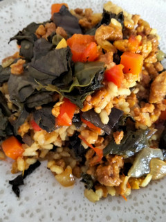 Una foto de Arroz con soja texturizada y acelgas