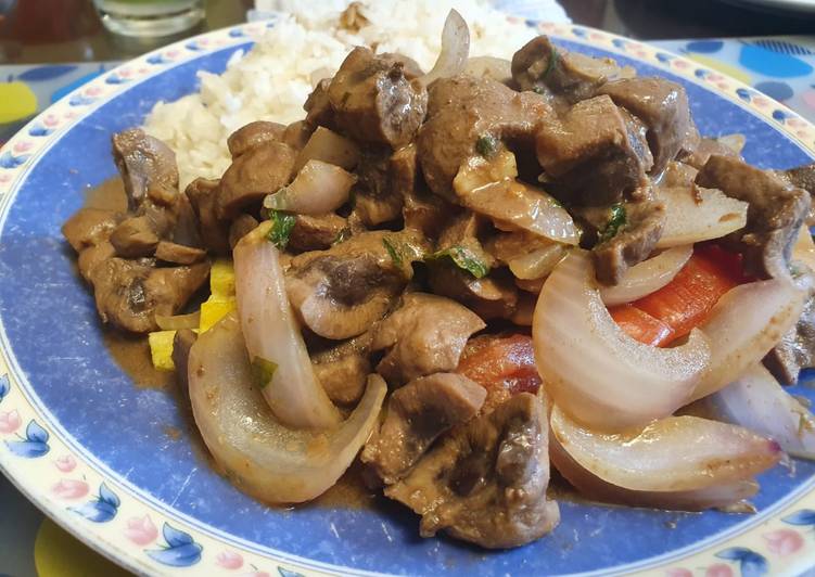 Riñón saltado con papas fritas