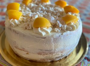 Una foto de Postre o torta Chajá ¡Un clásico uruguayo IMPERDIBLE! 🇺🇾