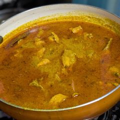 A picture of Bachelor's Chicken curry.