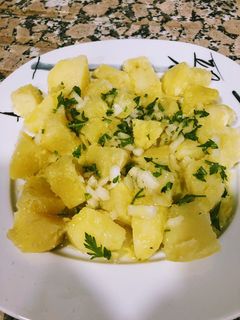 Una foto de Patatas aliñadas