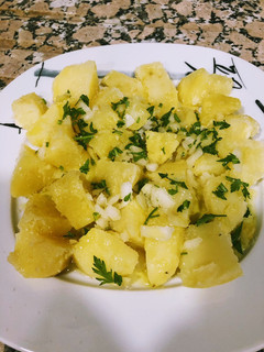 Una foto de Patatas aliñadas