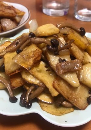 Hình của món Khoai tây chiên xào nấm.