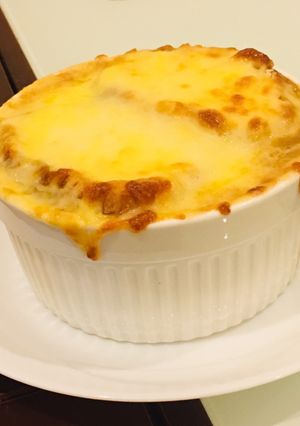 A picture of Classic French Onion Soup.