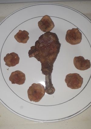 A picture of Bread balls with chicken lap.