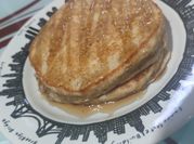Una foto de hot cakes de harina integral