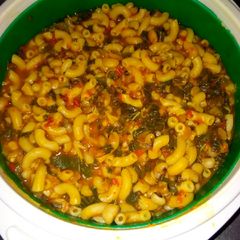 A picture of Faten wake da makaroni.
