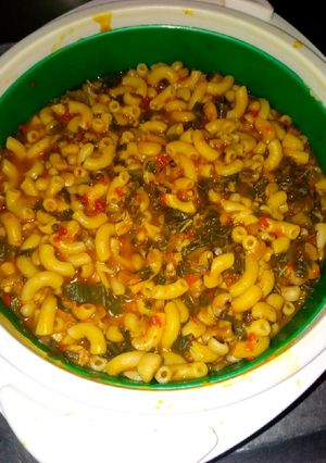 A picture of Faten wake da makaroni.