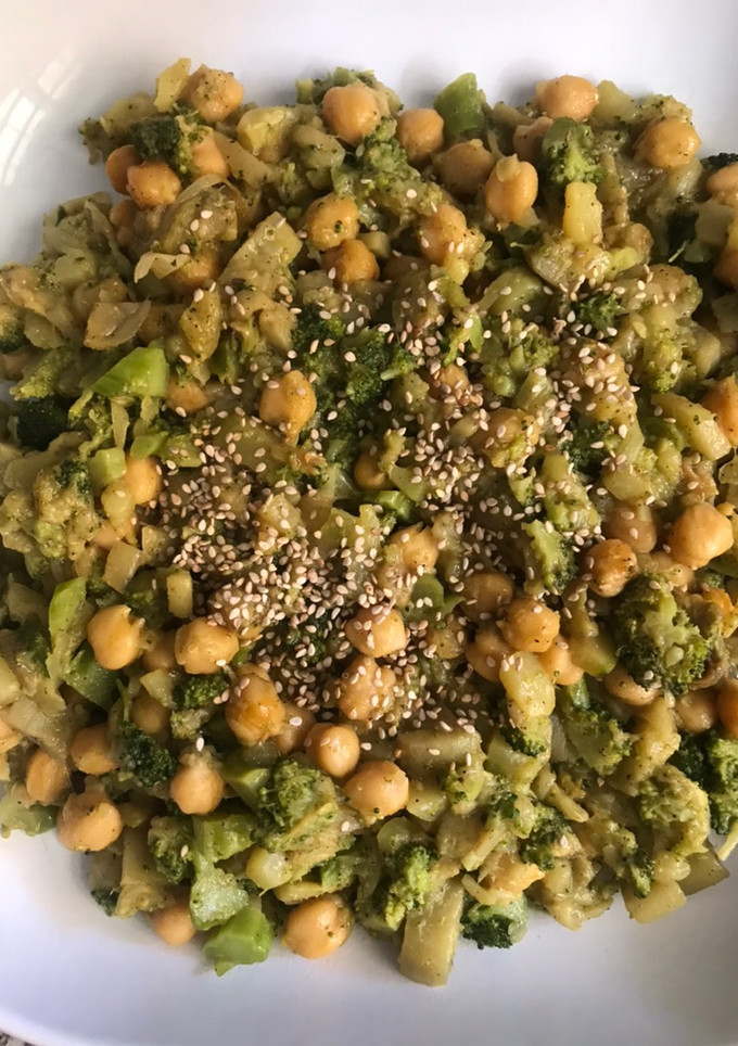 Una foto de Garbanzos al curry con verduras