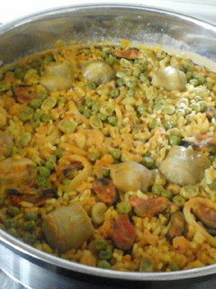 Una foto de Arroz con verduras y pescado