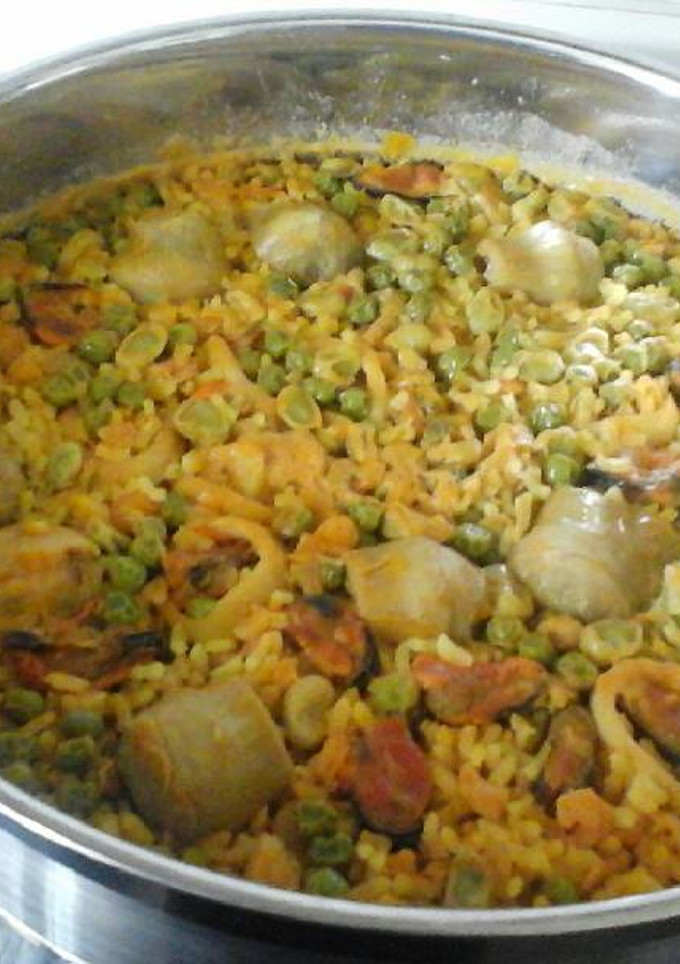 Una foto de Arroz con verduras y pescado