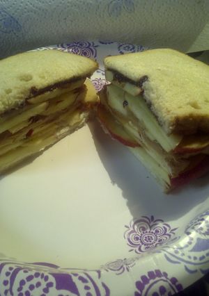 A picture of Apple Sandwich.