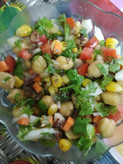 मेडिटेरेनियन कॉर्न काबुली चने का सलाद(mediterranean corn kabuli chane ka salad recipe in hindi) रेसिपी मुख्य फोटो