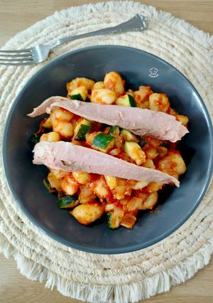 Foto principal de Gnocchi de patata con sofrito de calabacín y ventresca de atún