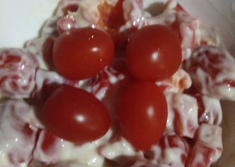 Arahan Buat Salad Tomato Ceri dan Lada Benggala yang Sederhan