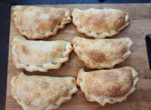 Una foto de Empanadas de tinga de pollo con panceta