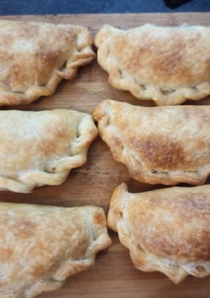 Una foto de Empanadas de tinga de pollo con panceta