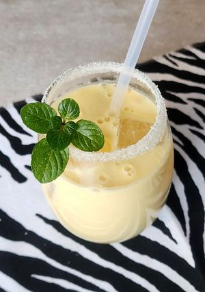 Una foto de 🫙🥭Mango lassi by Irum Zaidi 🥭Licuado de mango con yogur 🥭🫙