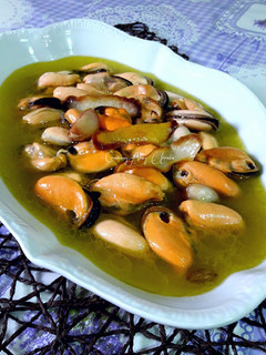 Una foto de Mejillones en escabeche de limón y cardamomo