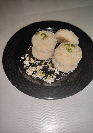 कोकोनट कुकीस (Coconut cookies recipe in hindi) रेसिपी मुख्य फोटो
