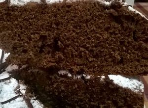 Una foto de Torta de chocolate con postre de cajita