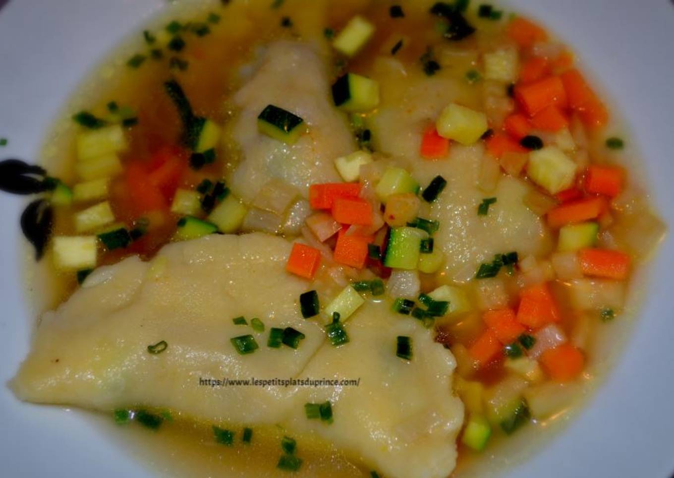 Ravioles au confit de canard, et son bouillon de légumes parfumés