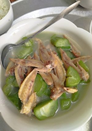 Hình của món Su su hầm chóp cánh gà.