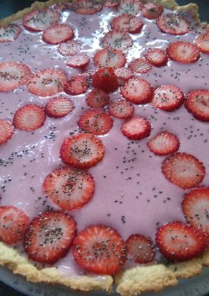 Una foto de Tarta de avena con mousse de frutilla