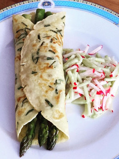 Radisal-Gurken-Zitronen-Salat mit dem wohl besten Pfannkuchen der Welt 🌎 Rezepthauptbild