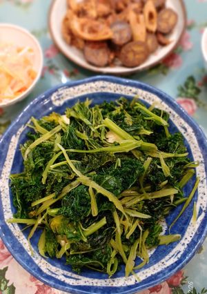 Hình của món Cải kale xào tỏi.