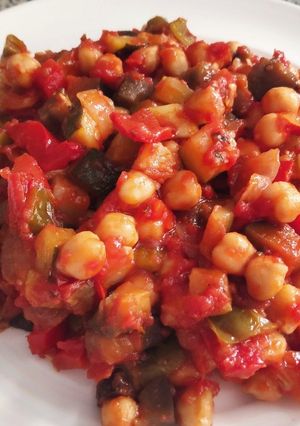Foto principal de Garbanzos con pisto