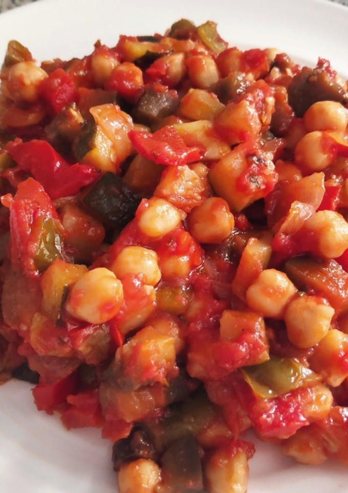 Una foto de Garbanzos con pisto