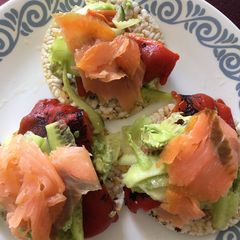 A picture of Rice cake with deliciously healthy toppings #summerchallenge1.