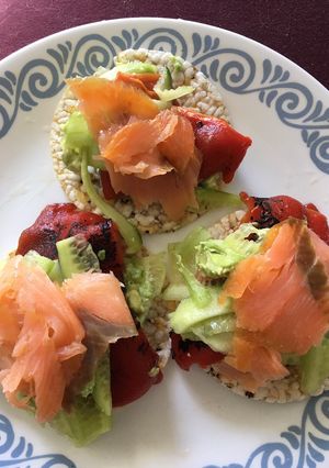 A picture of Rice cake with deliciously healthy toppings #summerchallenge1.