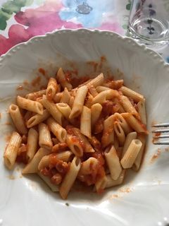 Una foto de Macarrones con soja texturizada, un estreno en mi sartén