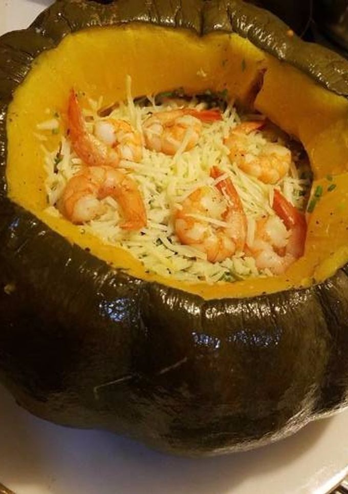 Una foto de Camarón a la moranga (en la calabaza).Brasil
