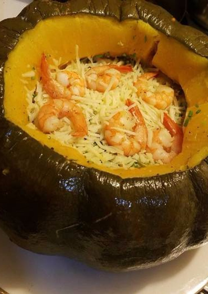Una foto de Camarón a la moranga (en la calabaza).Brasil