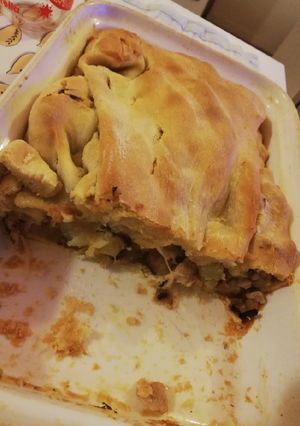 Foto di Torta rustica con carciofi, carne e patate