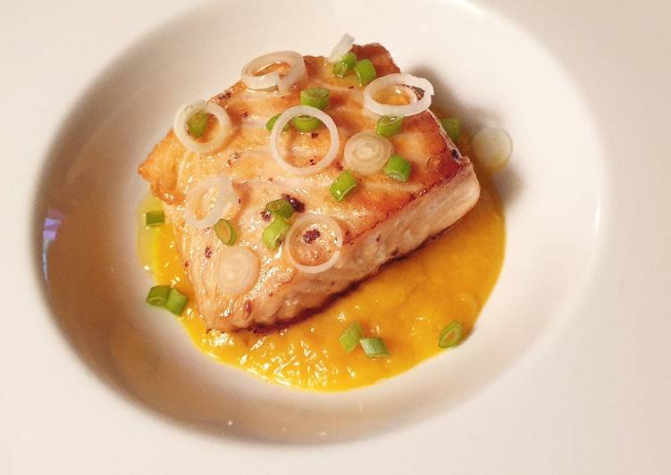 Salmone su Vellutata di Zucca e Zenzero