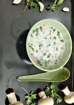 A picture of Mushroom Soup.