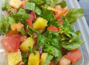 Una foto de Ensalada tropical